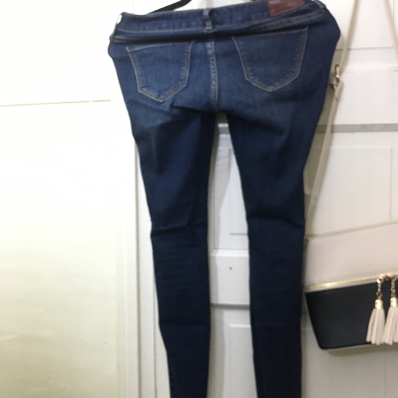 Hollister Dark Wash Crop Denims - Picture 4 of 4